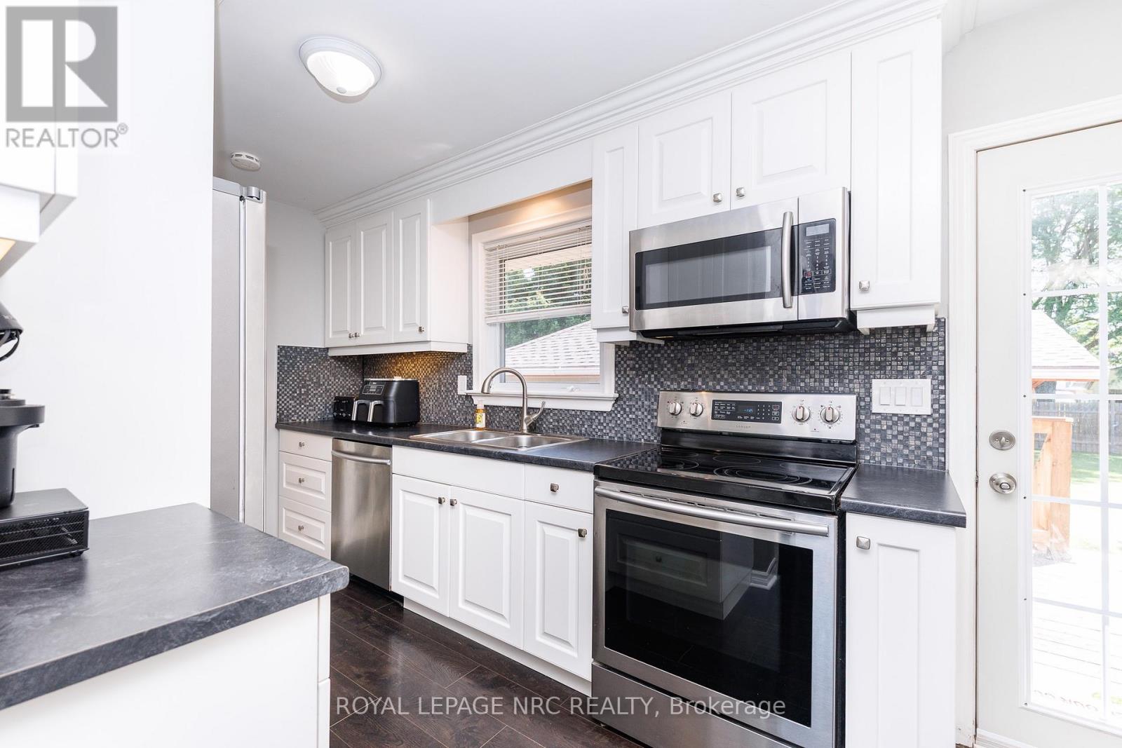 3676 DORCHESTER ROAD - 16