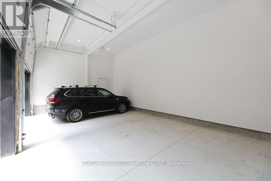 858 WILLIAM STREET - 43