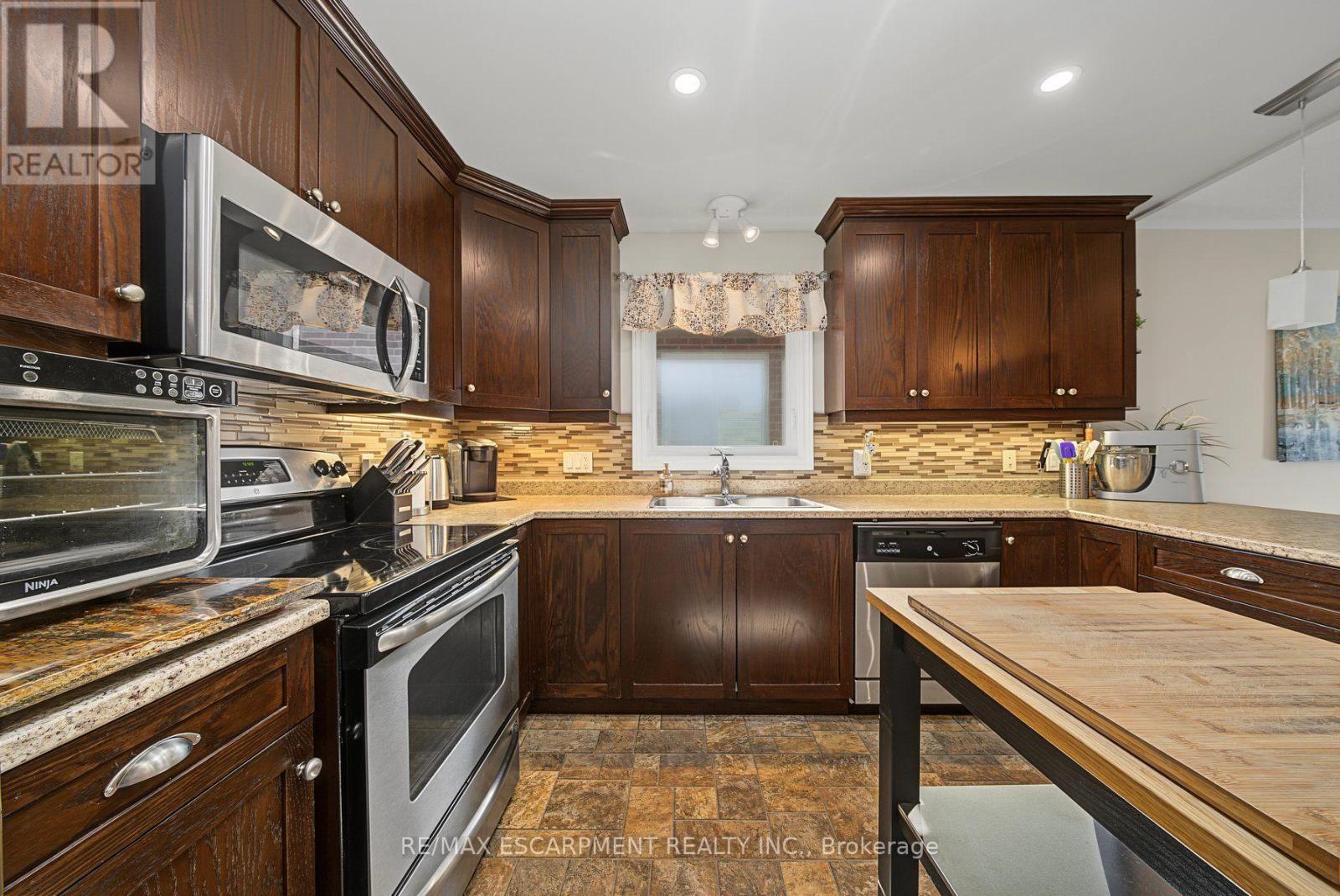 3913 PRIMROSE LANE - 8