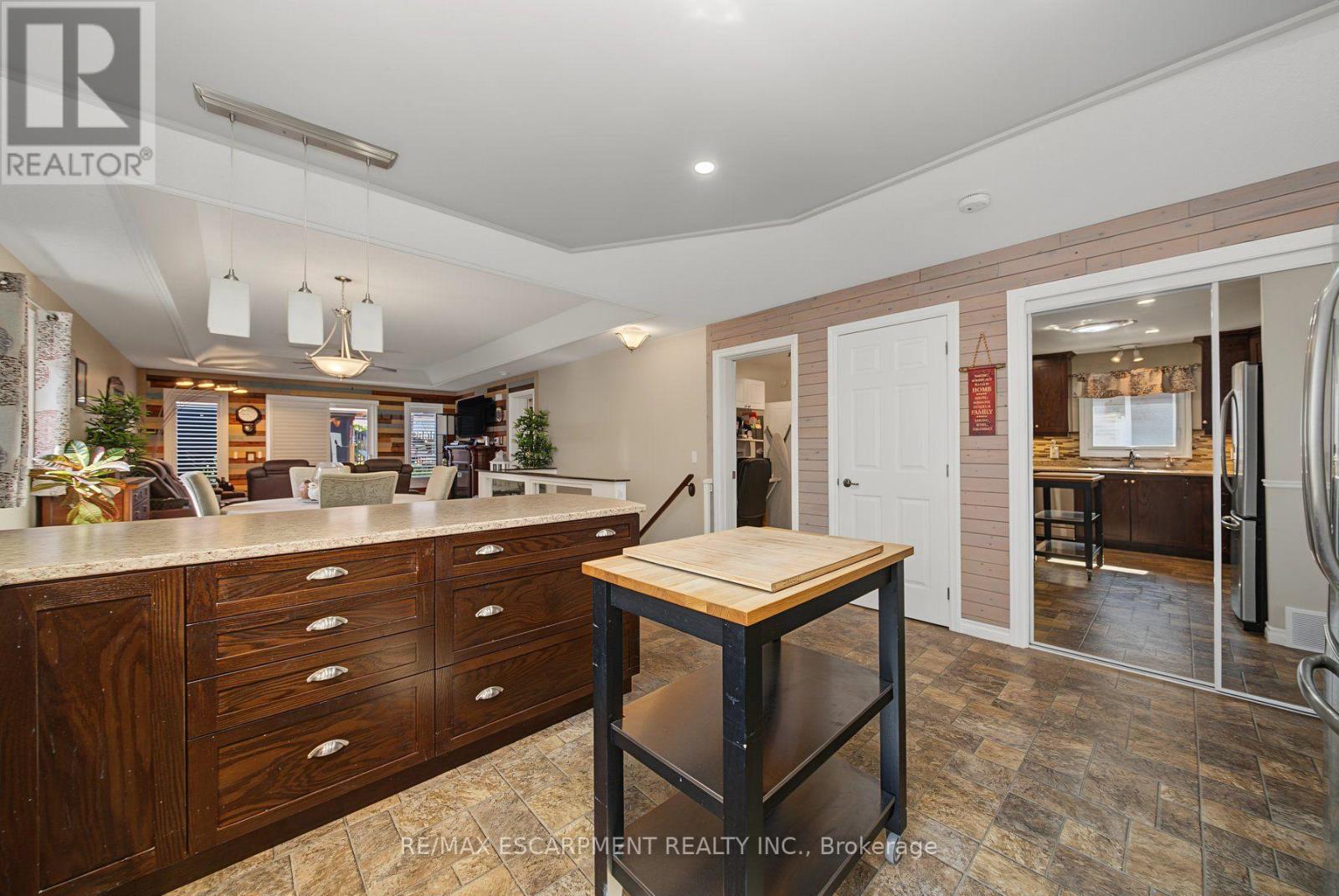 3913 PRIMROSE LANE - 9