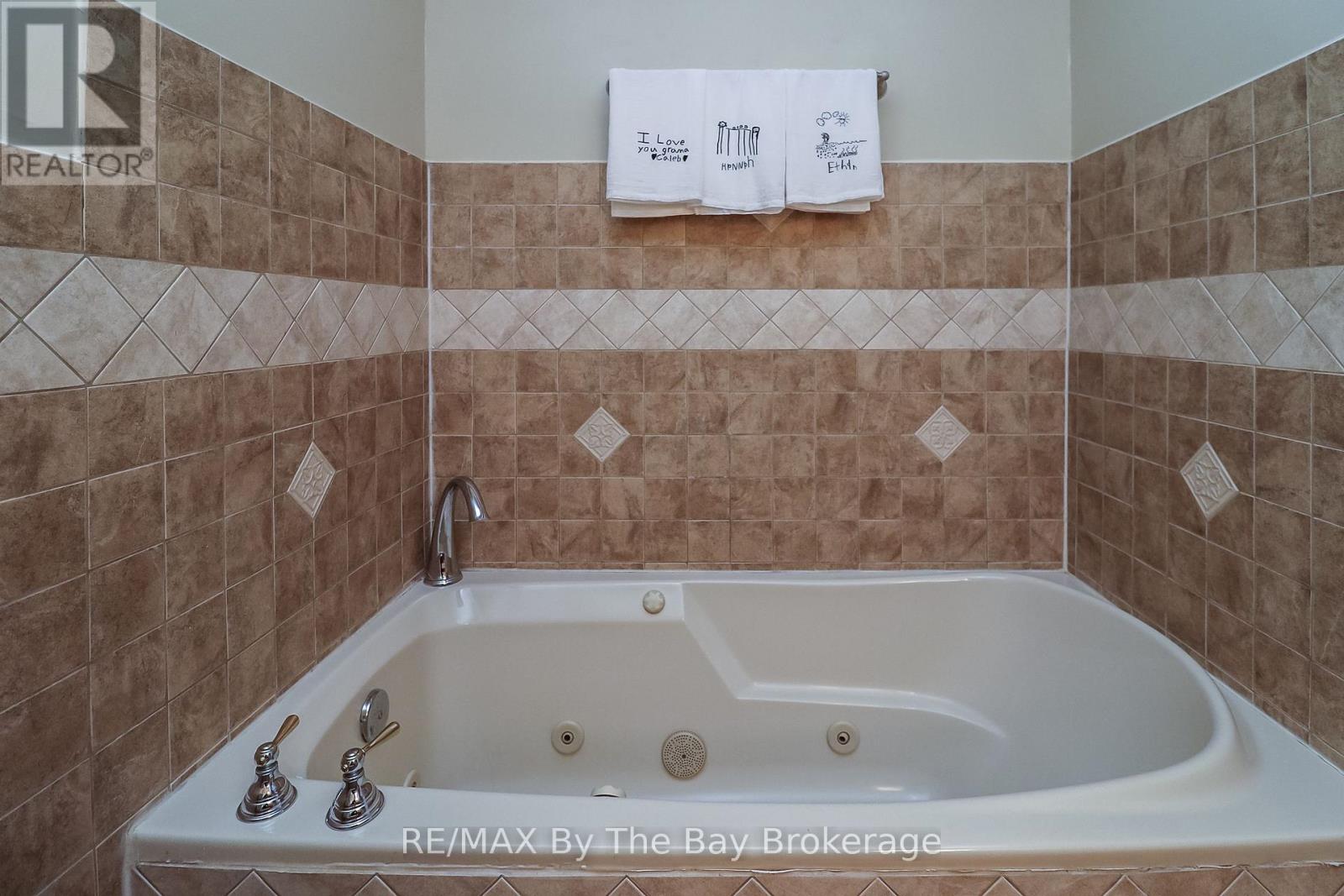 116 STROUD CRESCENT - Image 25
