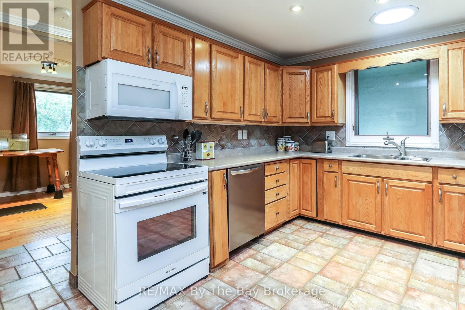 116 STROUD CRESCENT - Image 3