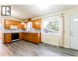 Kitchen - 44 Whiteridge Place Ne, Calgary, AB T1Y2Y6 Photo 8