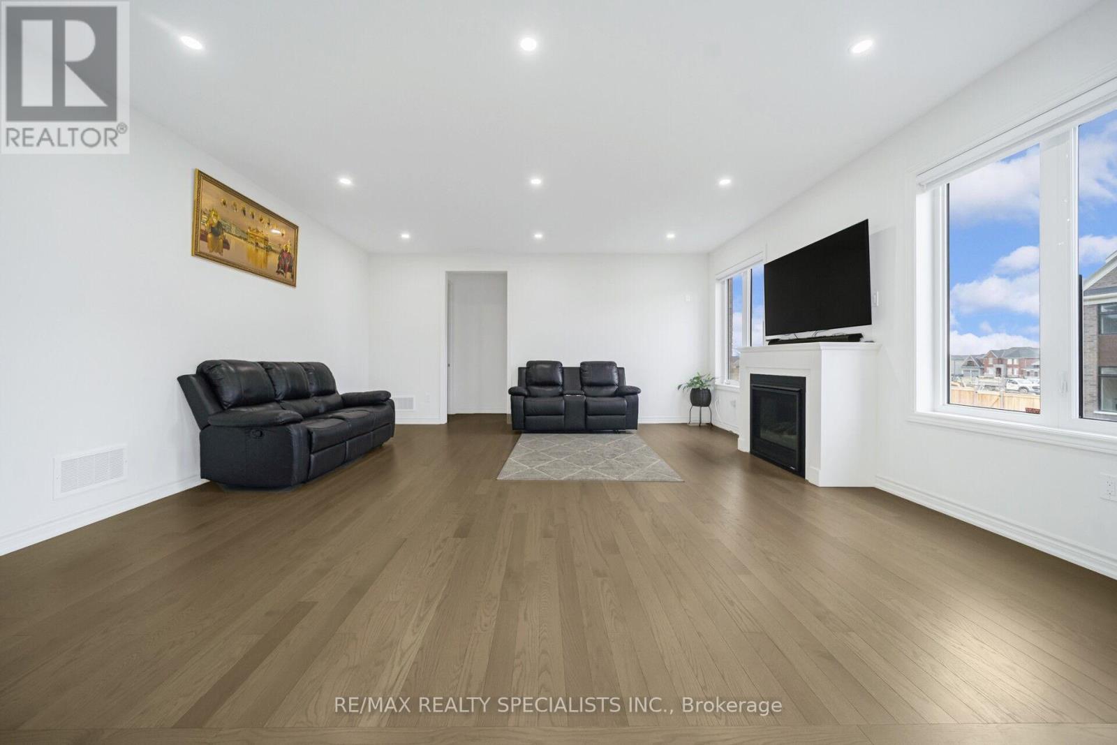 4 ELDERBERRY WAY - 11