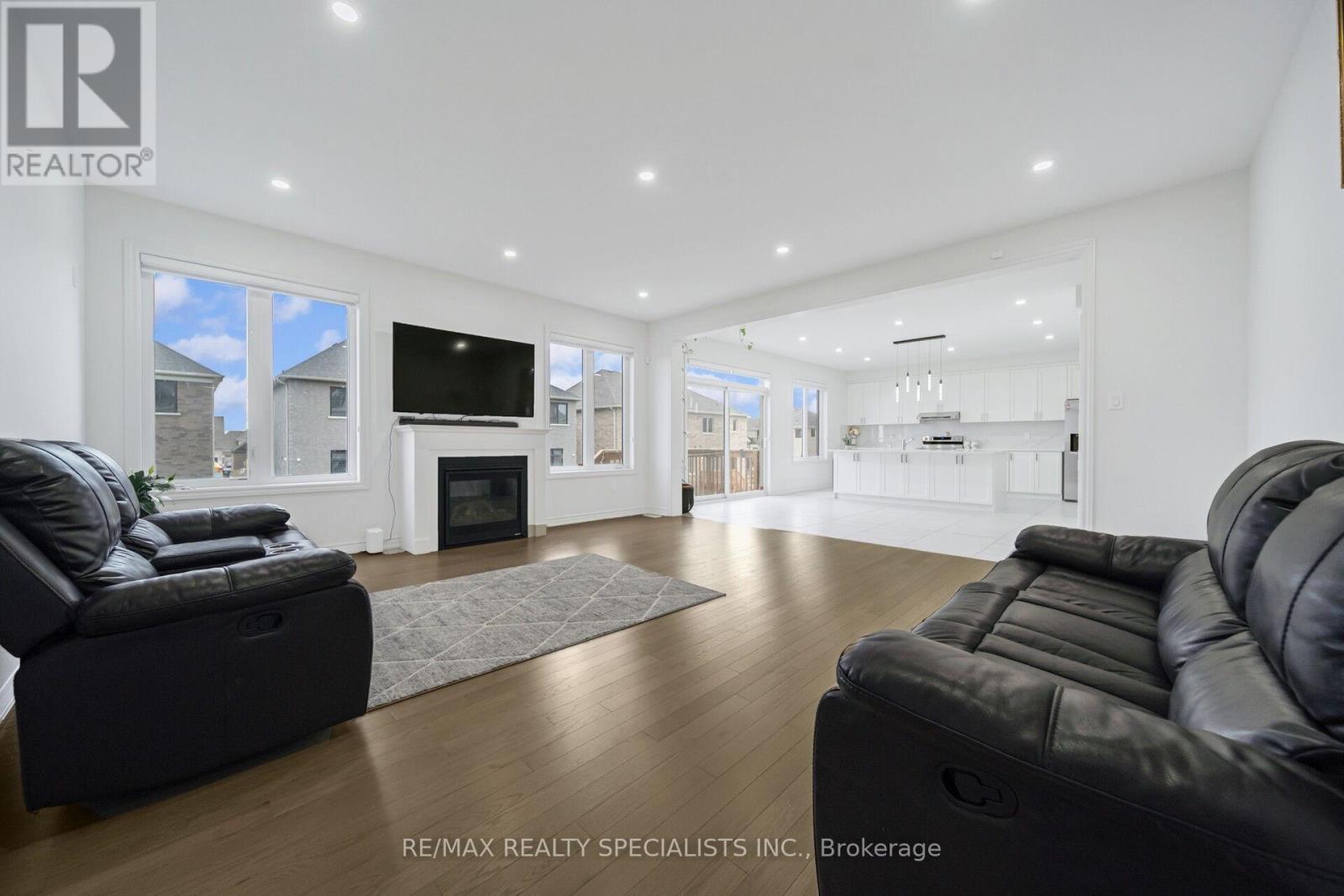 4 ELDERBERRY WAY - 12