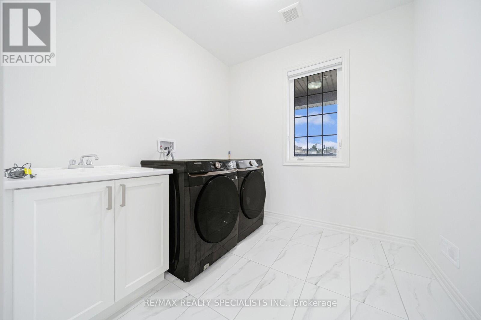 4 ELDERBERRY WAY - 27