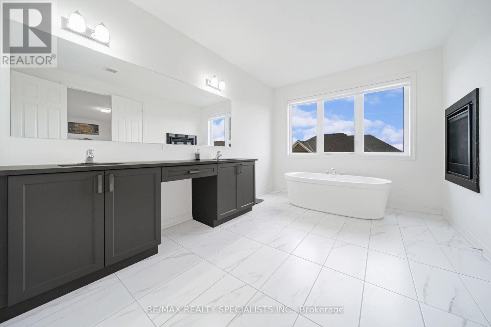 4 ELDERBERRY WAY - 34