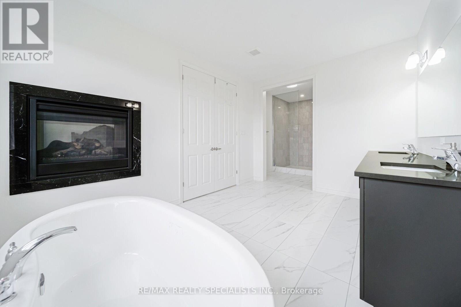 4 ELDERBERRY WAY - 35