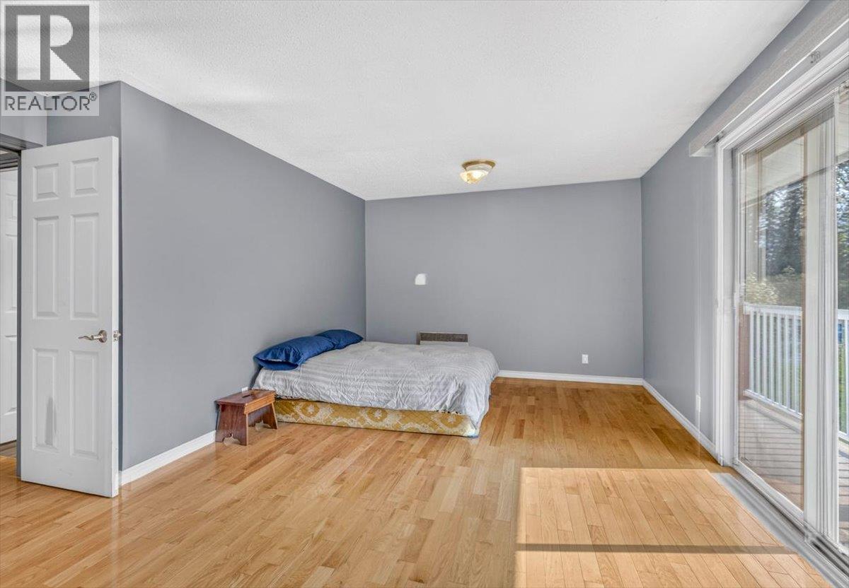 9878 Victoria Street - 28