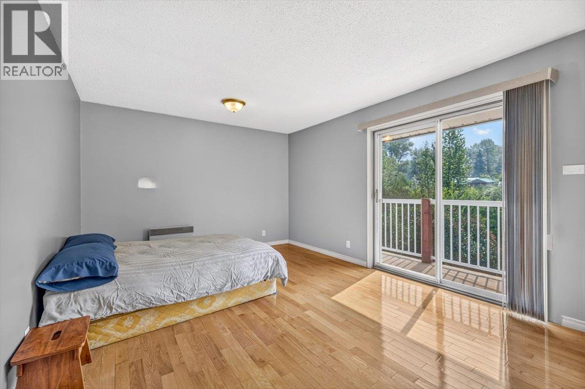 9878 Victoria Street - 27