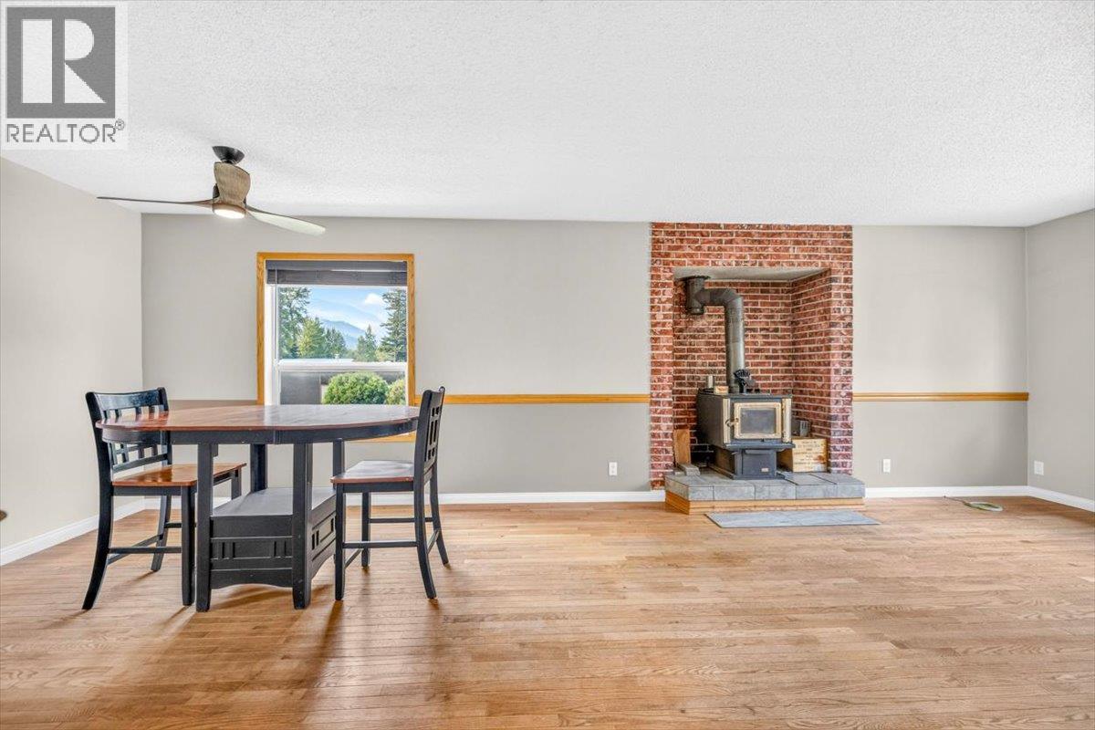9878 Victoria Street - 12