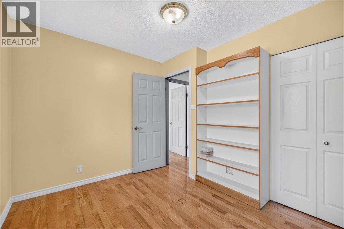 9878 Victoria Street - 41
