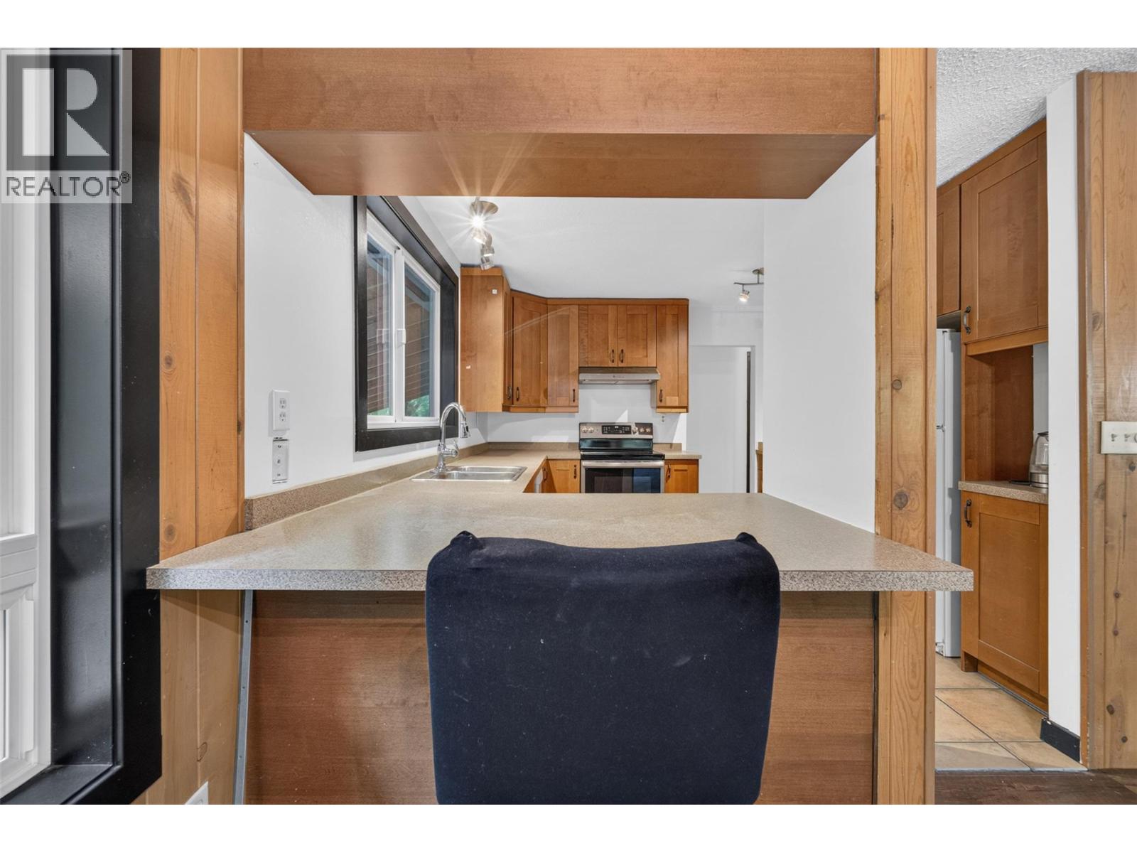 671 Old Town Road - 14
