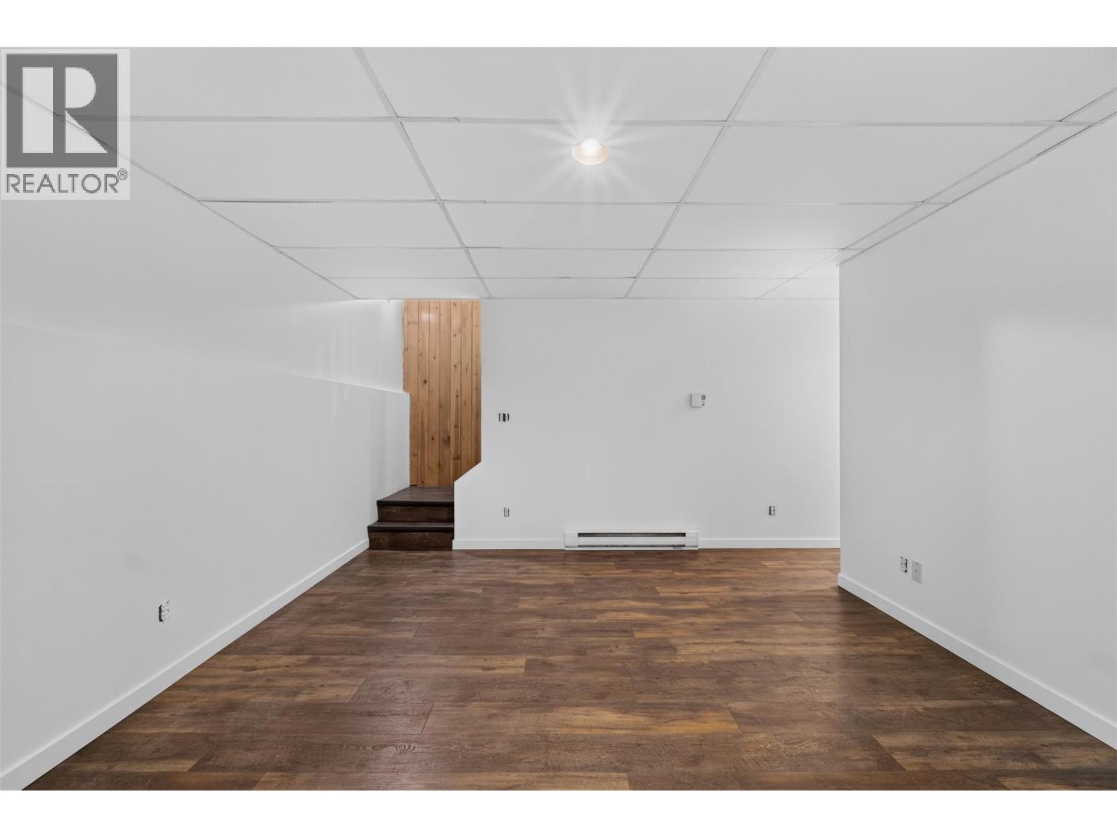 671 Old Town Road - 29