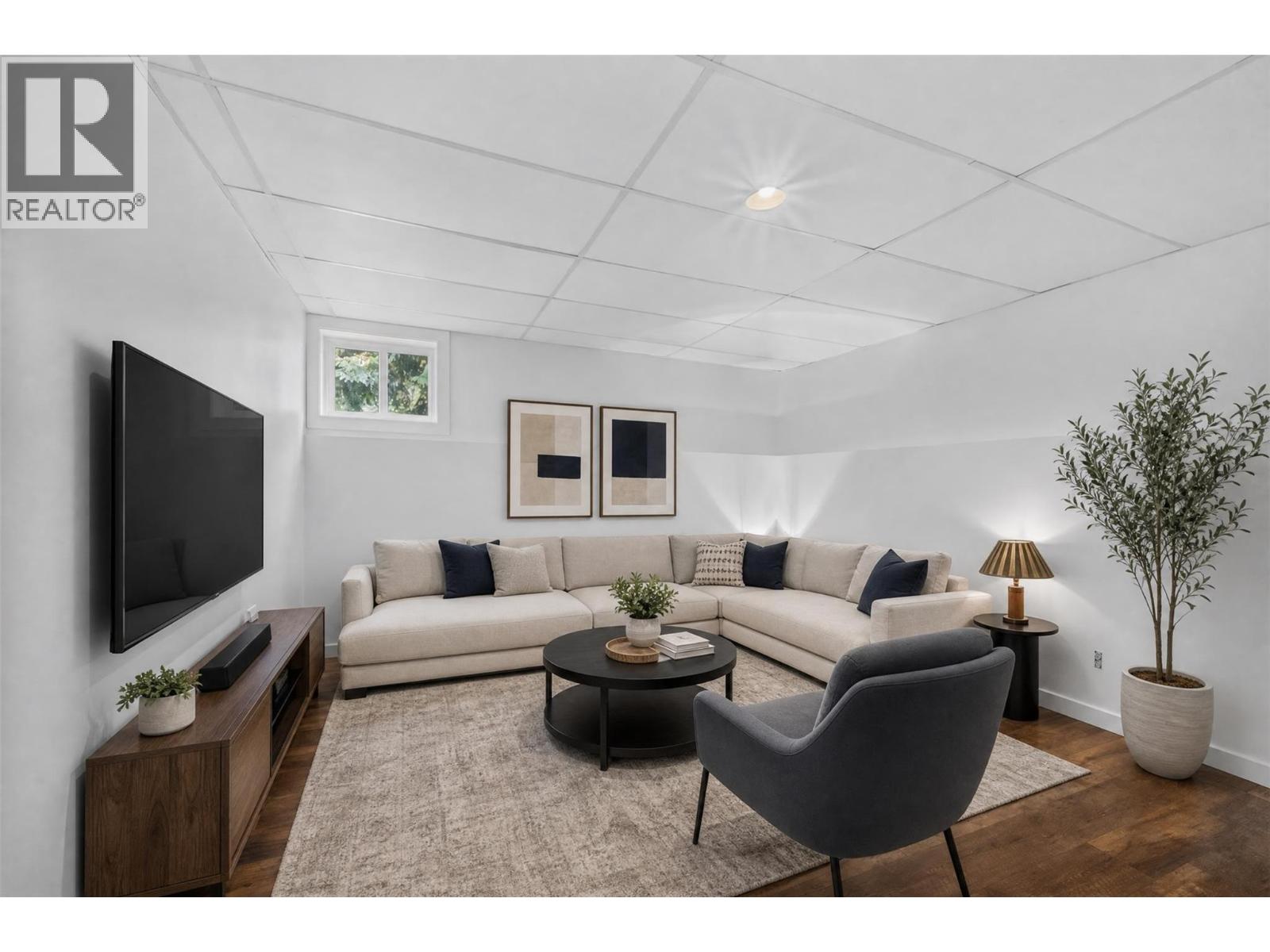 671 Old Town Road - 31