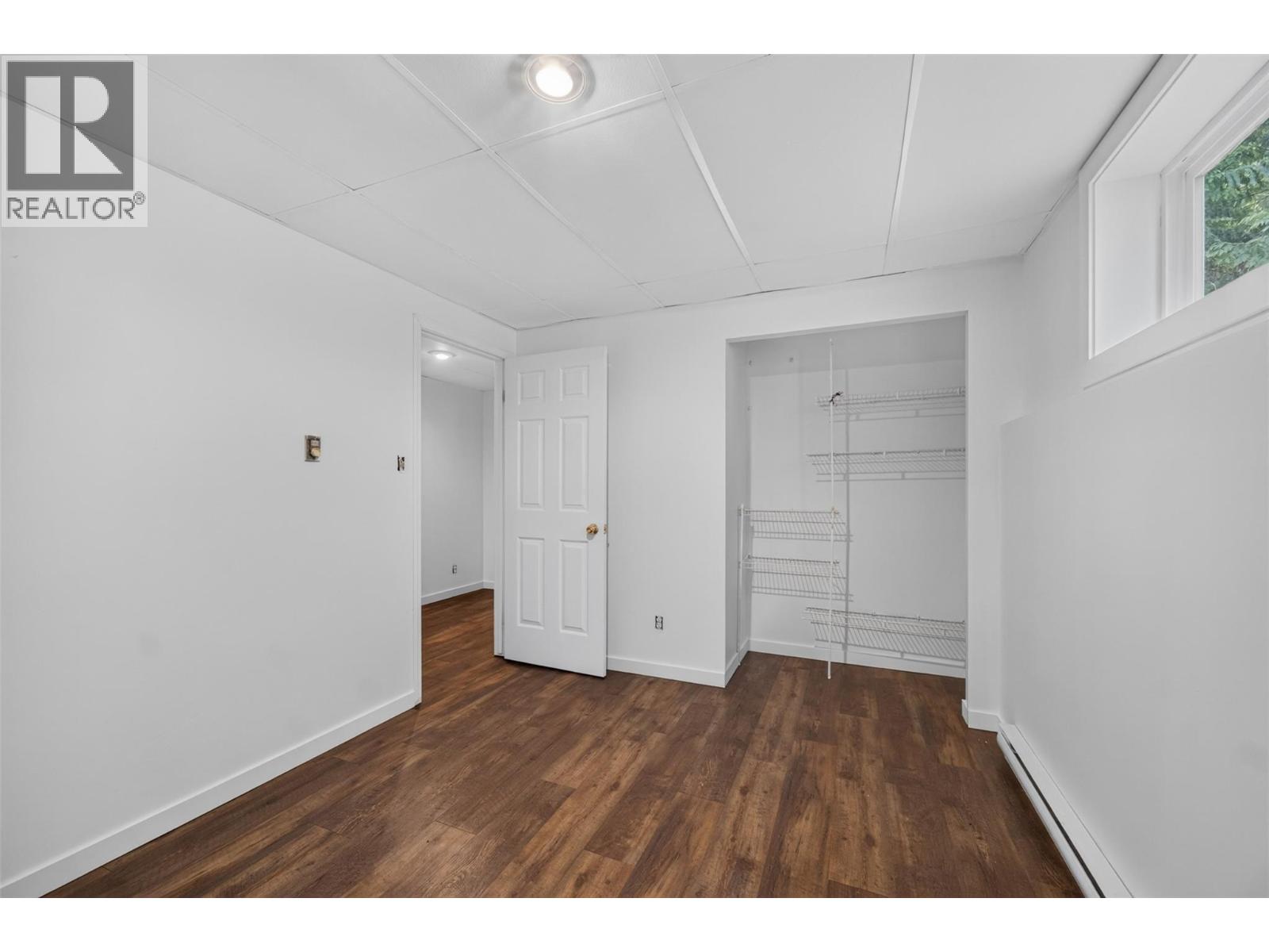 671 Old Town Road - 35