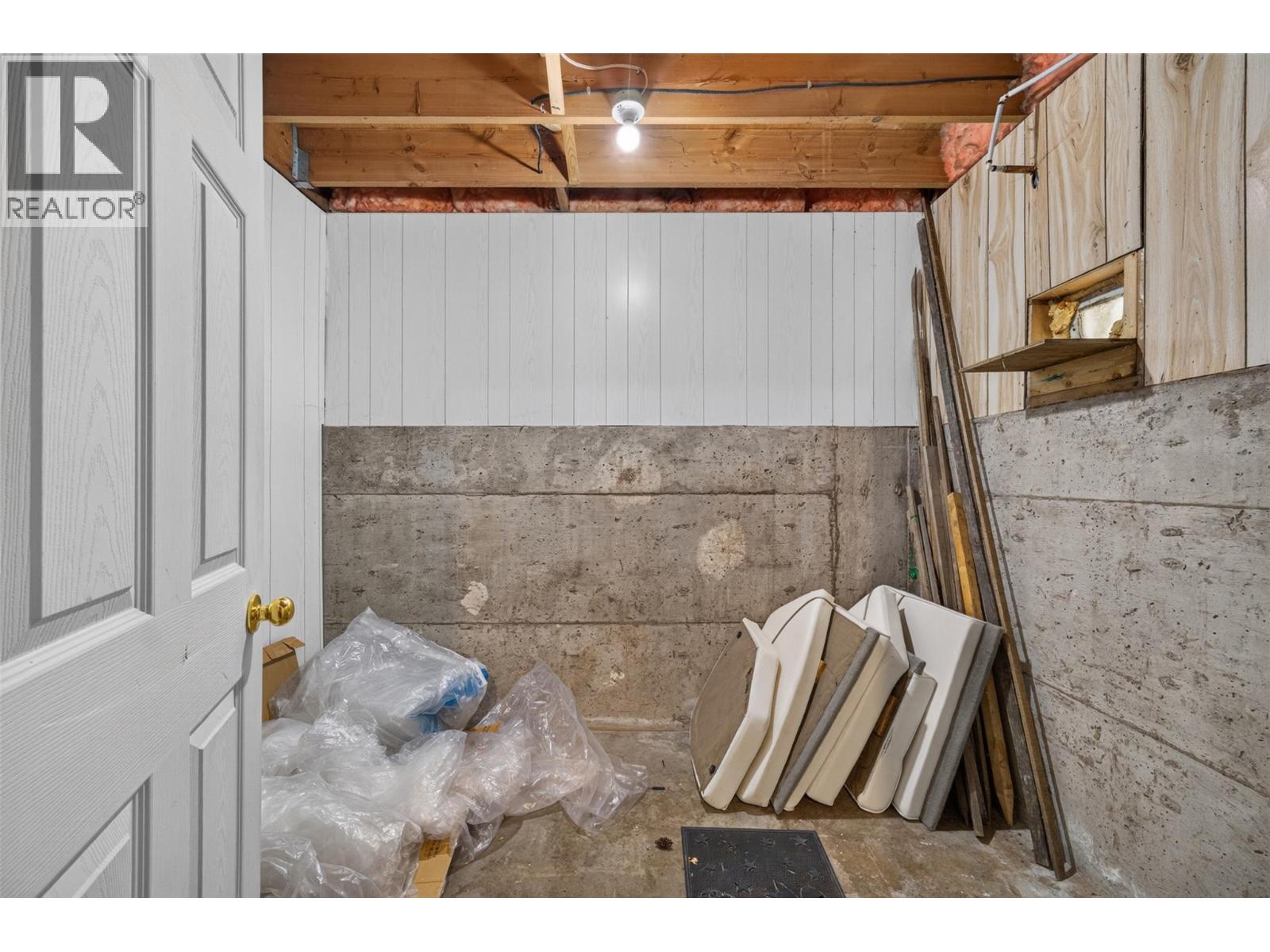 671 Old Town Road - 39