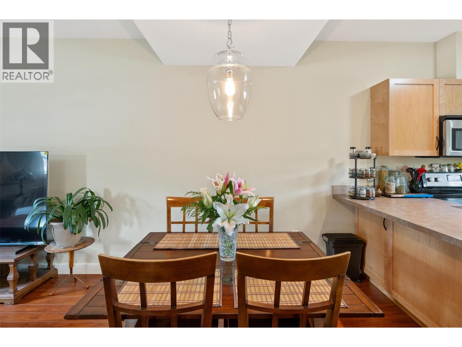 #103 123 Green Avenue W - 3