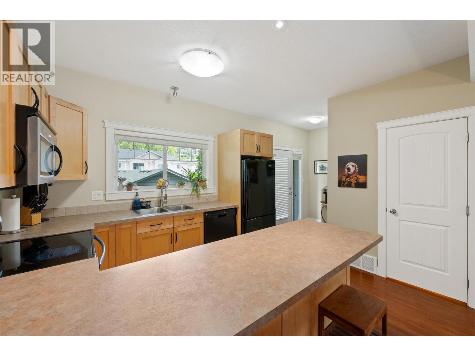 #103 123 Green Avenue W - 5