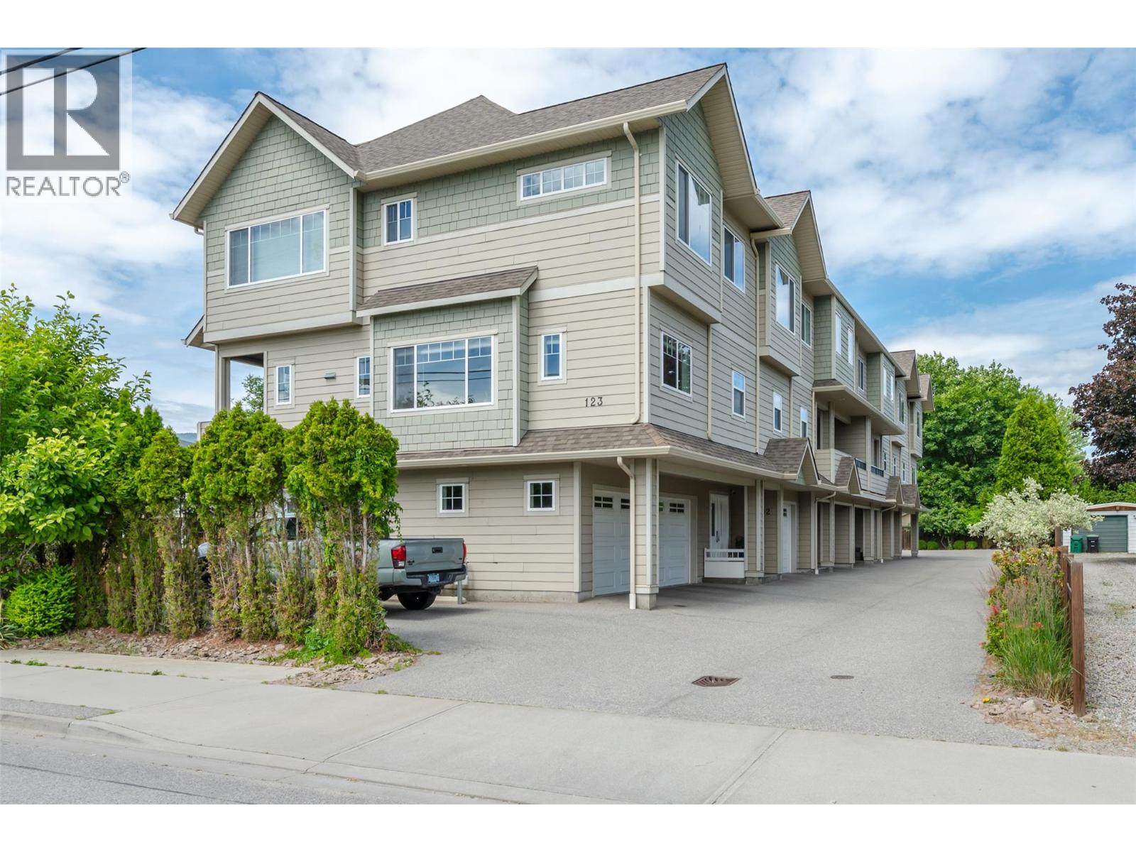 #103 123 Green Avenue W - 1