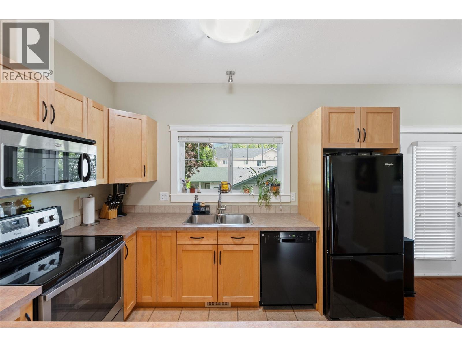#103 123 Green Avenue W - 6