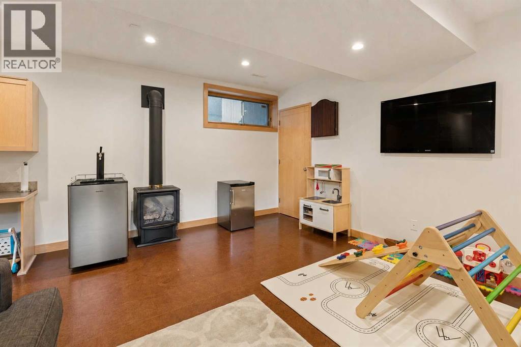 202 26 Avenue NW - Image 32