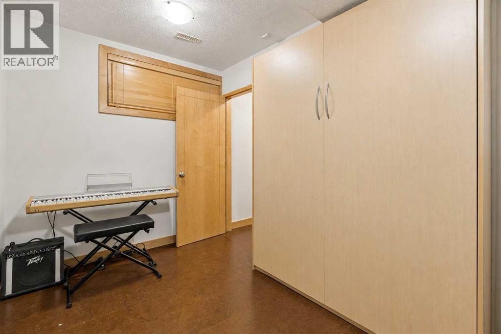 202 26 Avenue NW - Image 34
