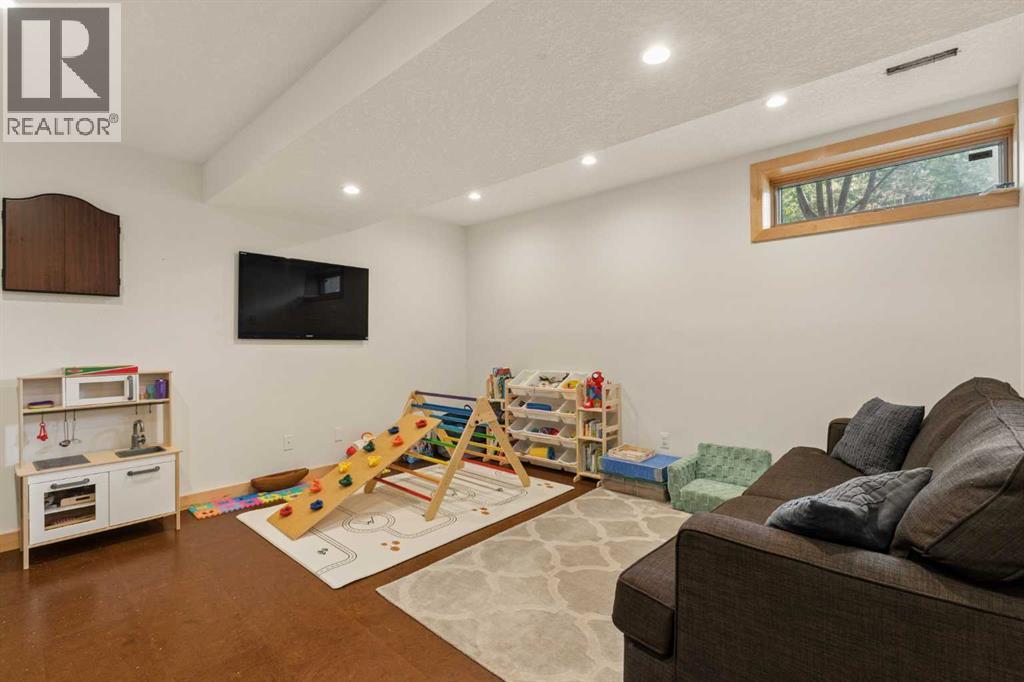 202 26 Avenue NW - Image 33