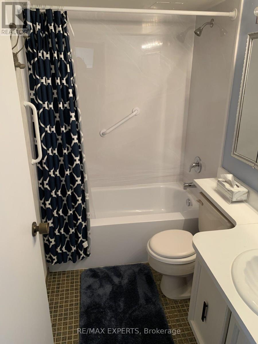 #1013 33 HARBOUR SQUARE - 10