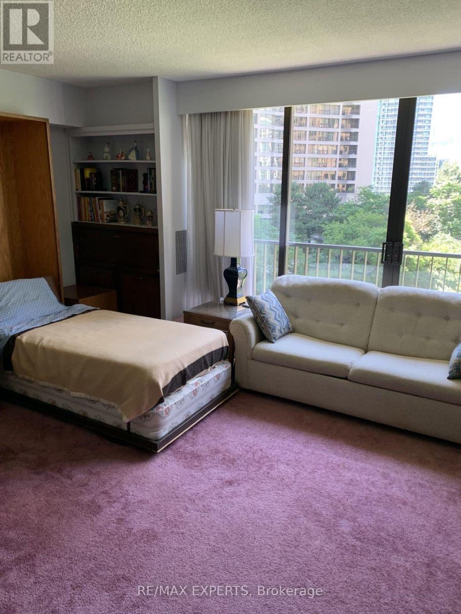 #1013 33 HARBOUR SQUARE - 18