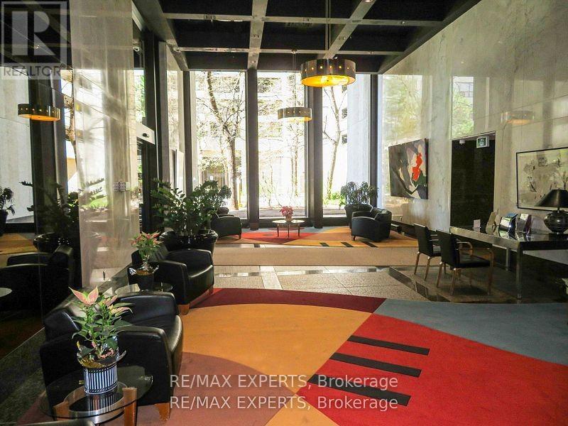 #1013 33 HARBOUR SQUARE - 27