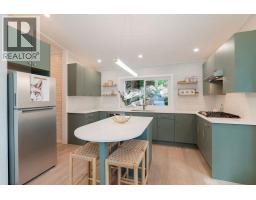 14 E Croker Island, North Vancouver, BC V0V0V0 Photo 9