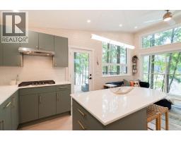14 E Croker Island, North Vancouver, BC V0V0V0 Photo 11