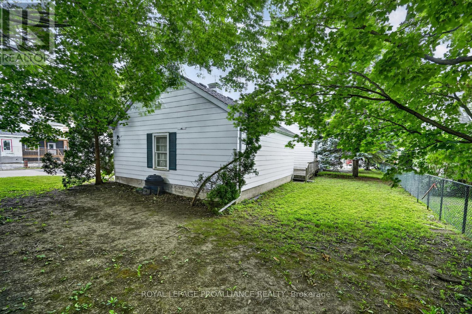 390 JAMES STREET W - 5