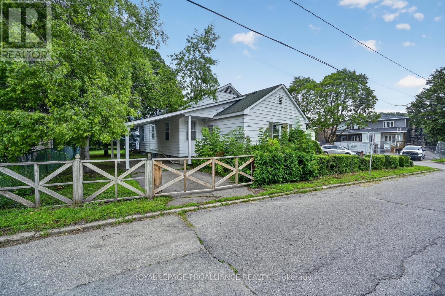 390 JAMES STREET W - 8