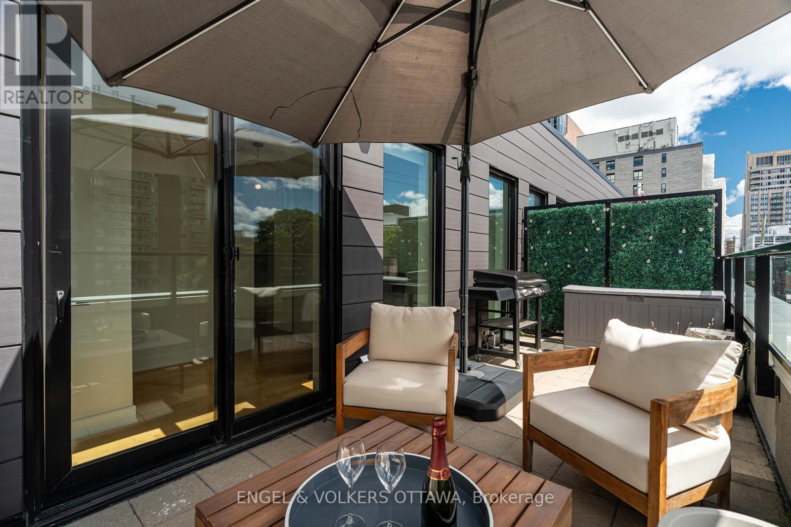 #218 197 LISGAR STREET - 33