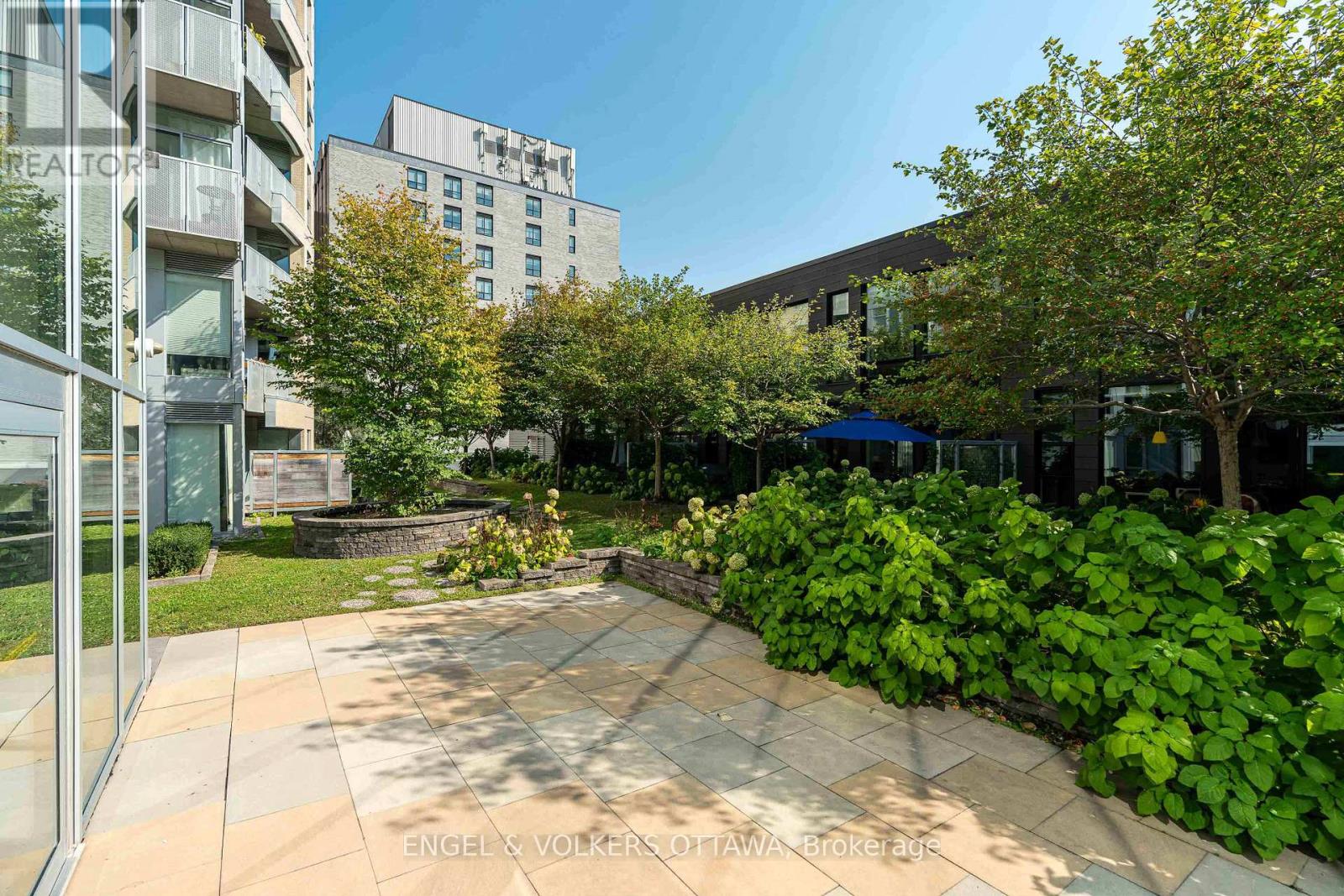 #218 197 LISGAR STREET - 35