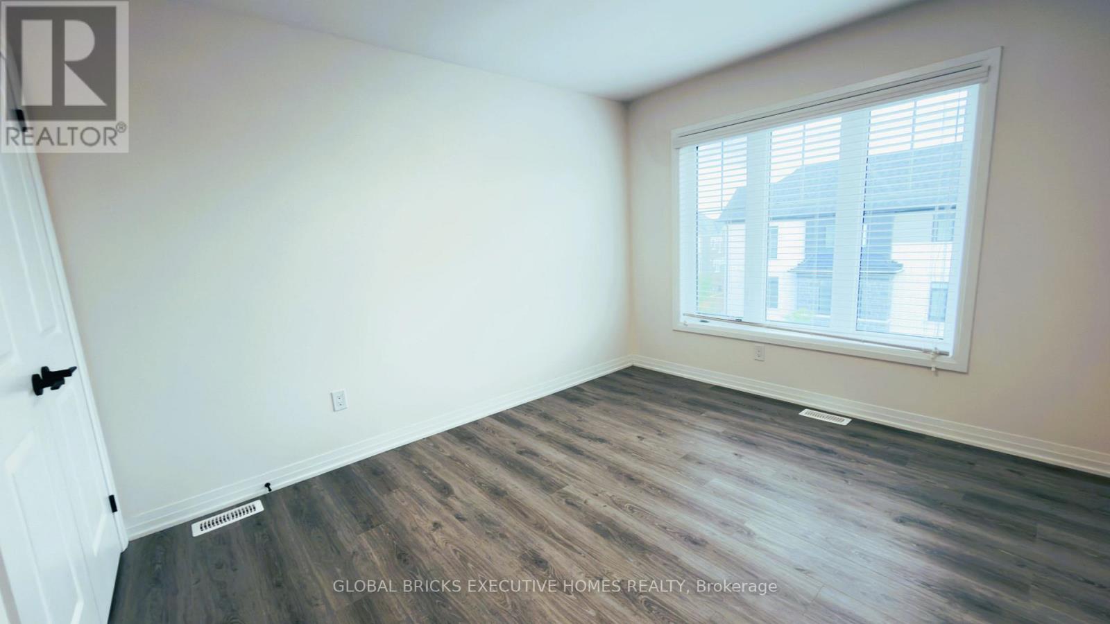 42 AMBEREEN PLACE E - 15