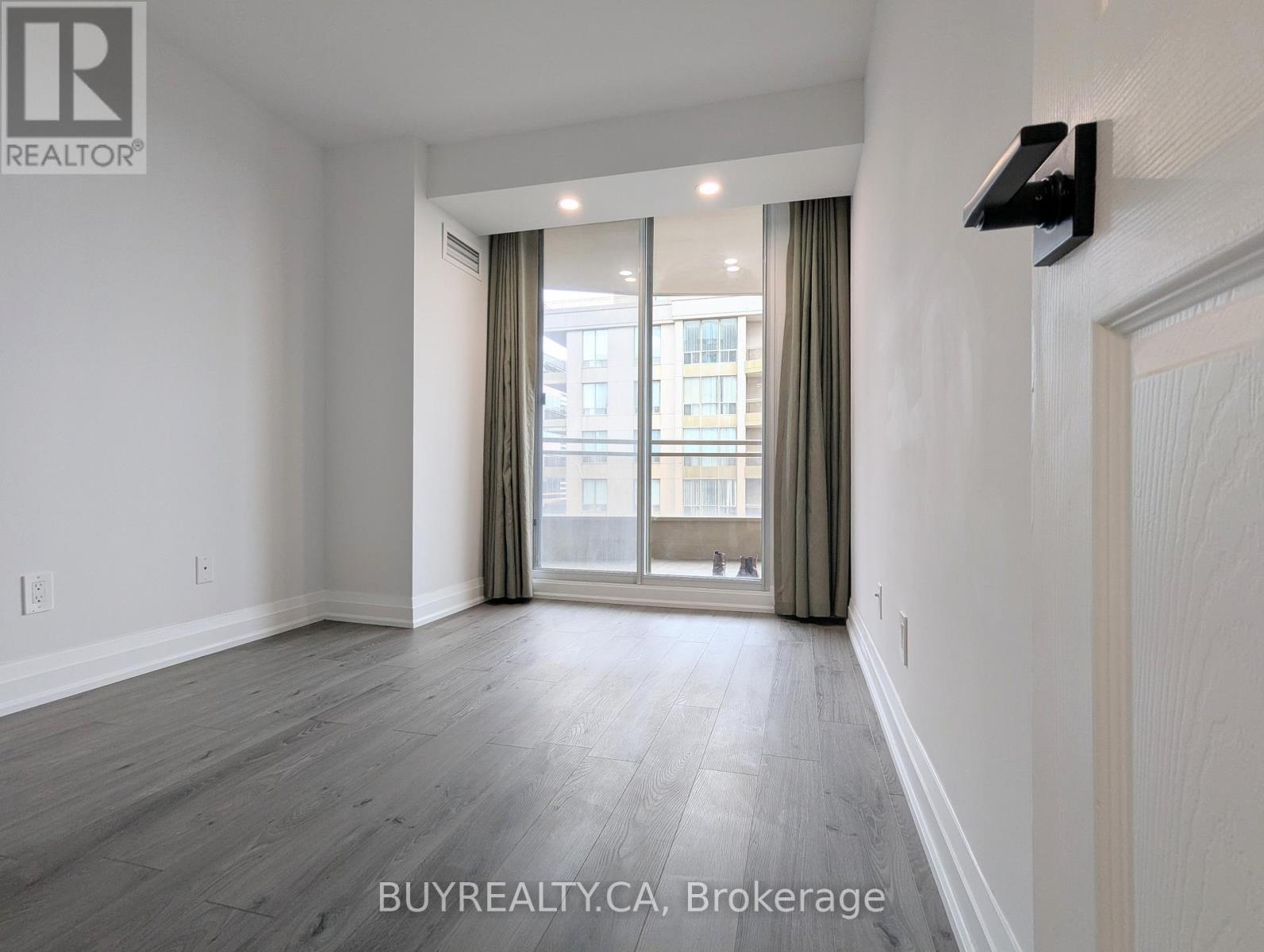#1603 256 DORIS AVENUE - 28