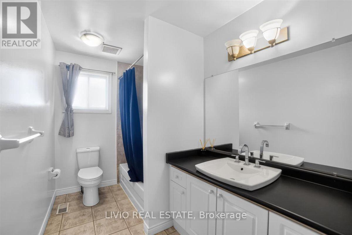 19 KONSTANTINE COURT - 32