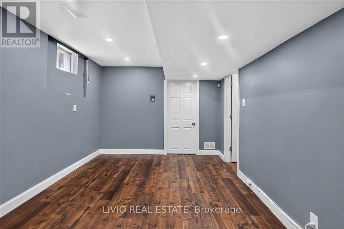 19 KONSTANTINE COURT - 38