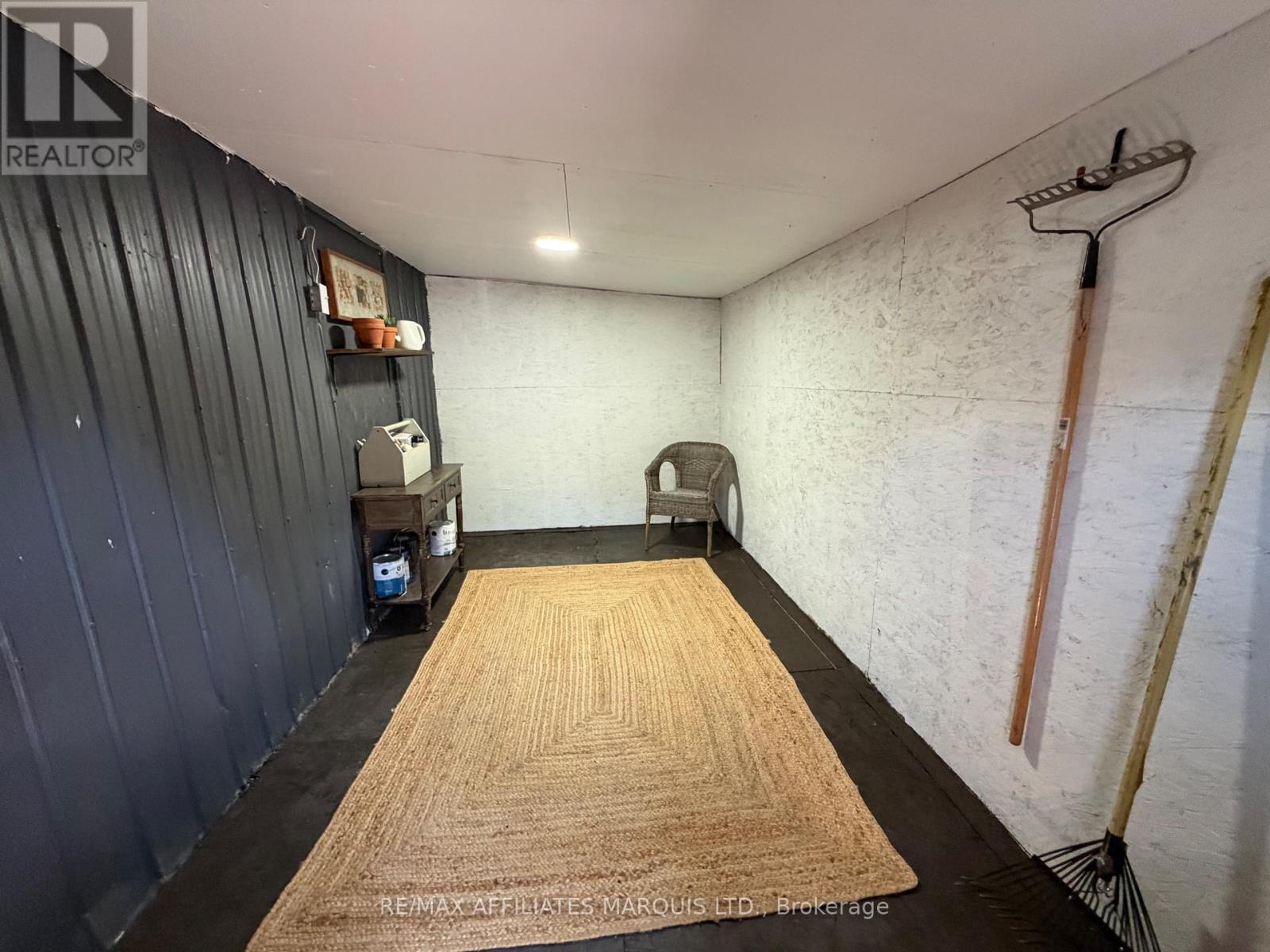 230 BOUNDARY ROAD E - 19