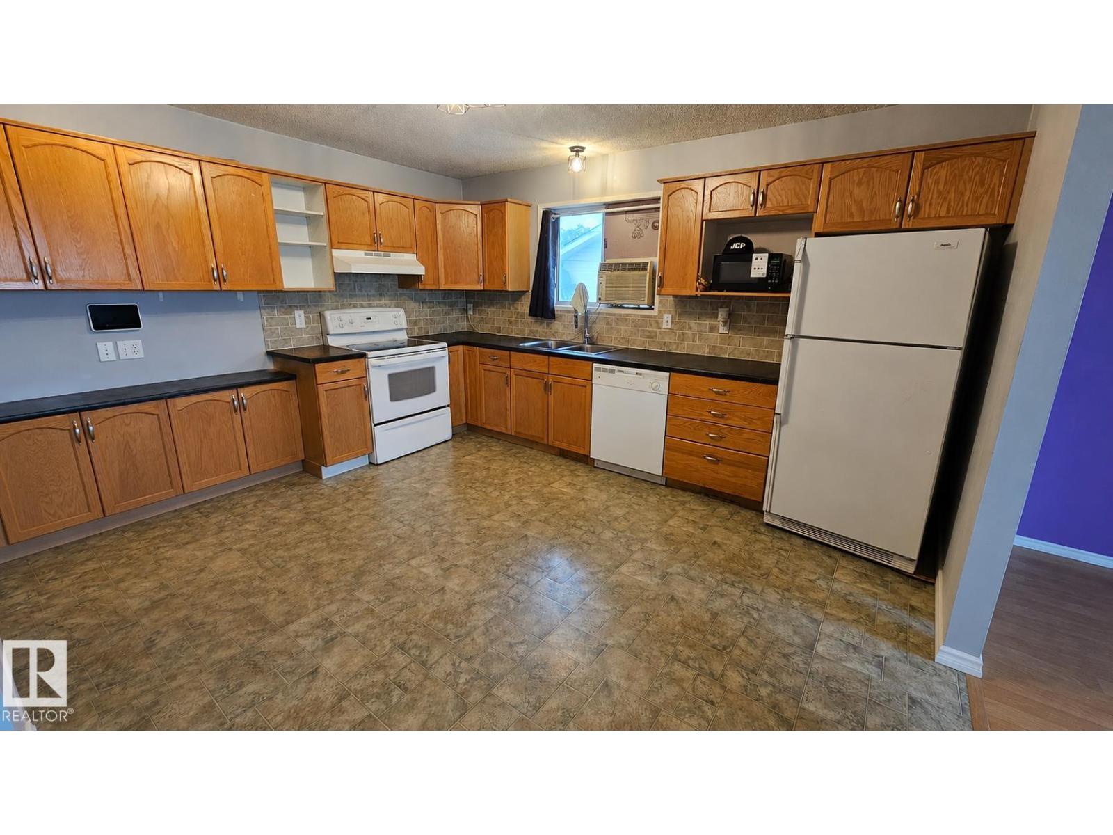 5826 49 ST - 6