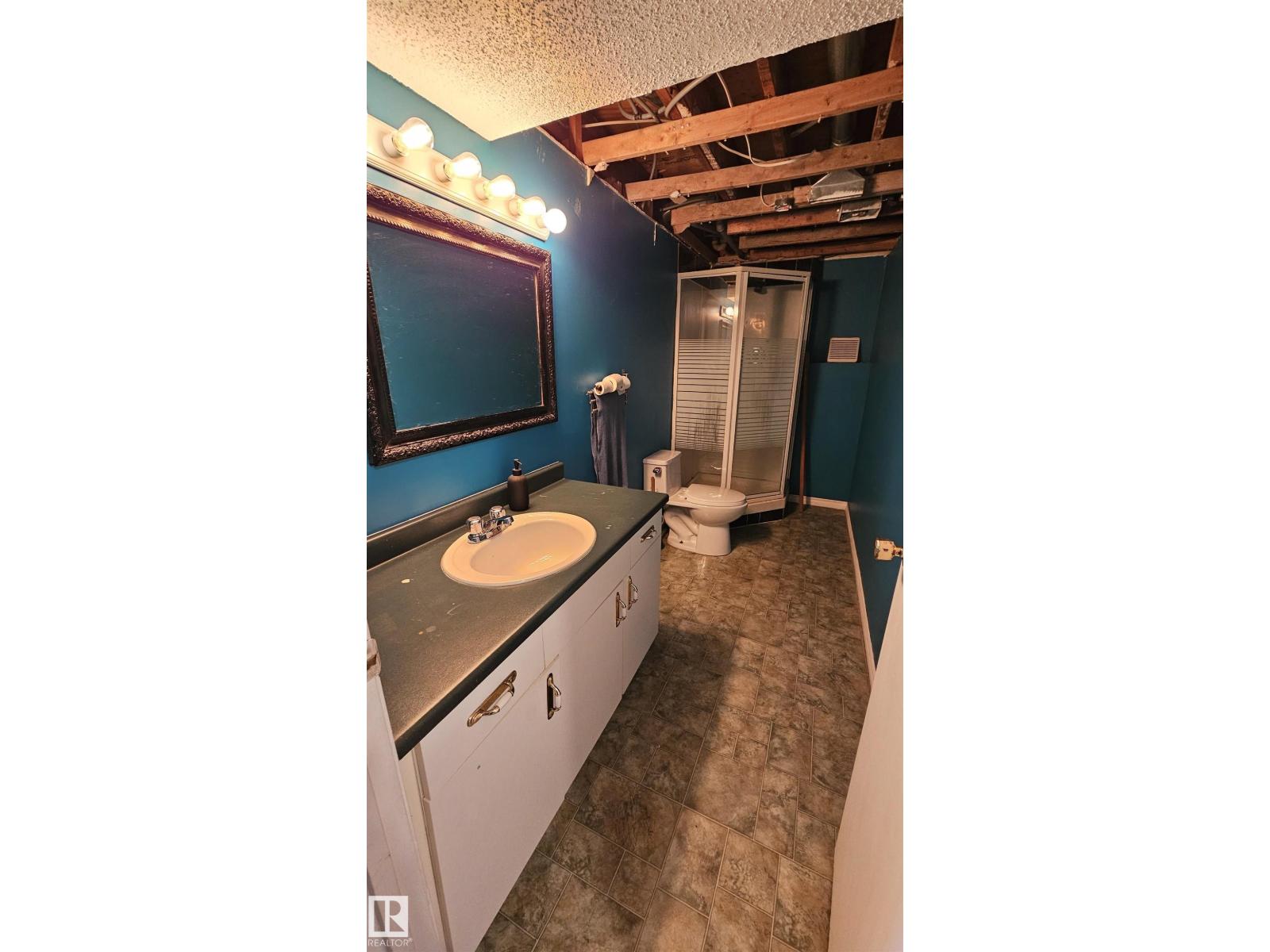 5826 49 ST - 19