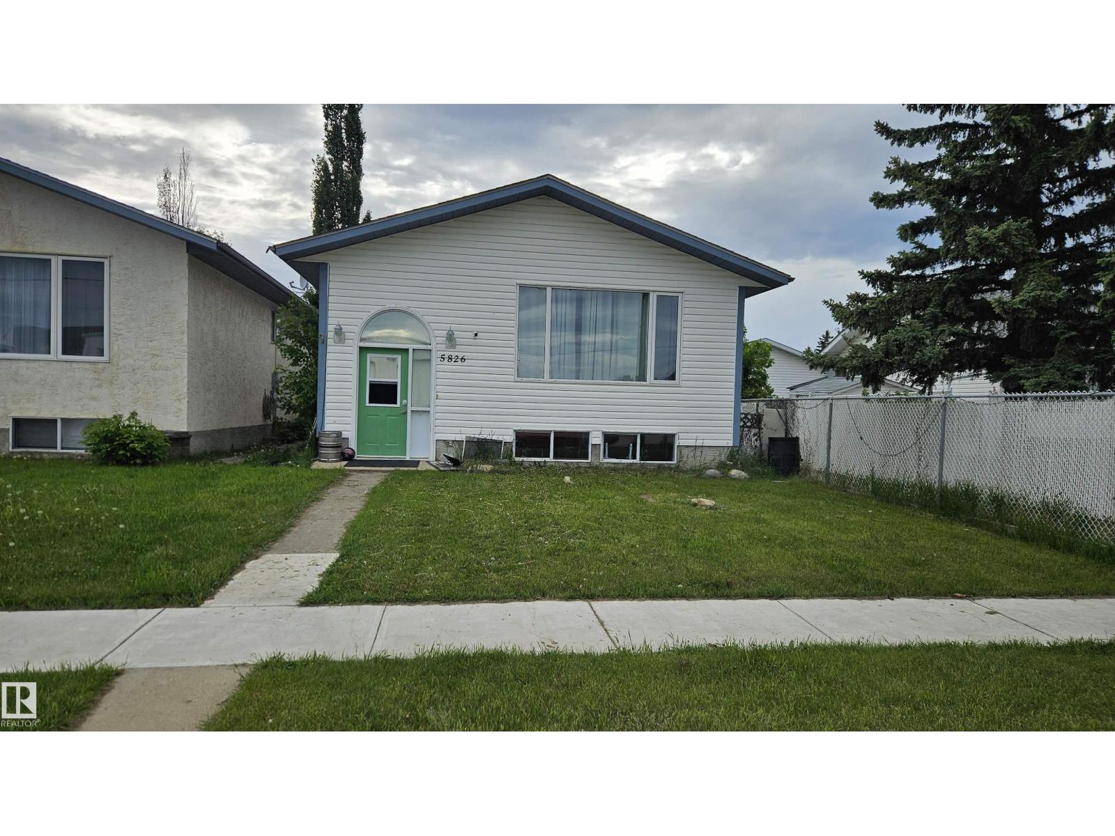 5826 49 ST - 1