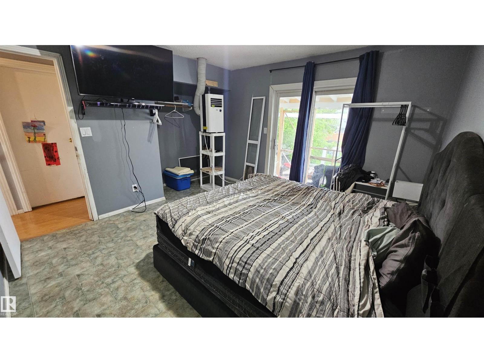 5826 49 ST - 9