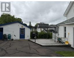 Porch - 416 Pleasant Street, New Glasgow, NS B2H2Z3 Photo 7