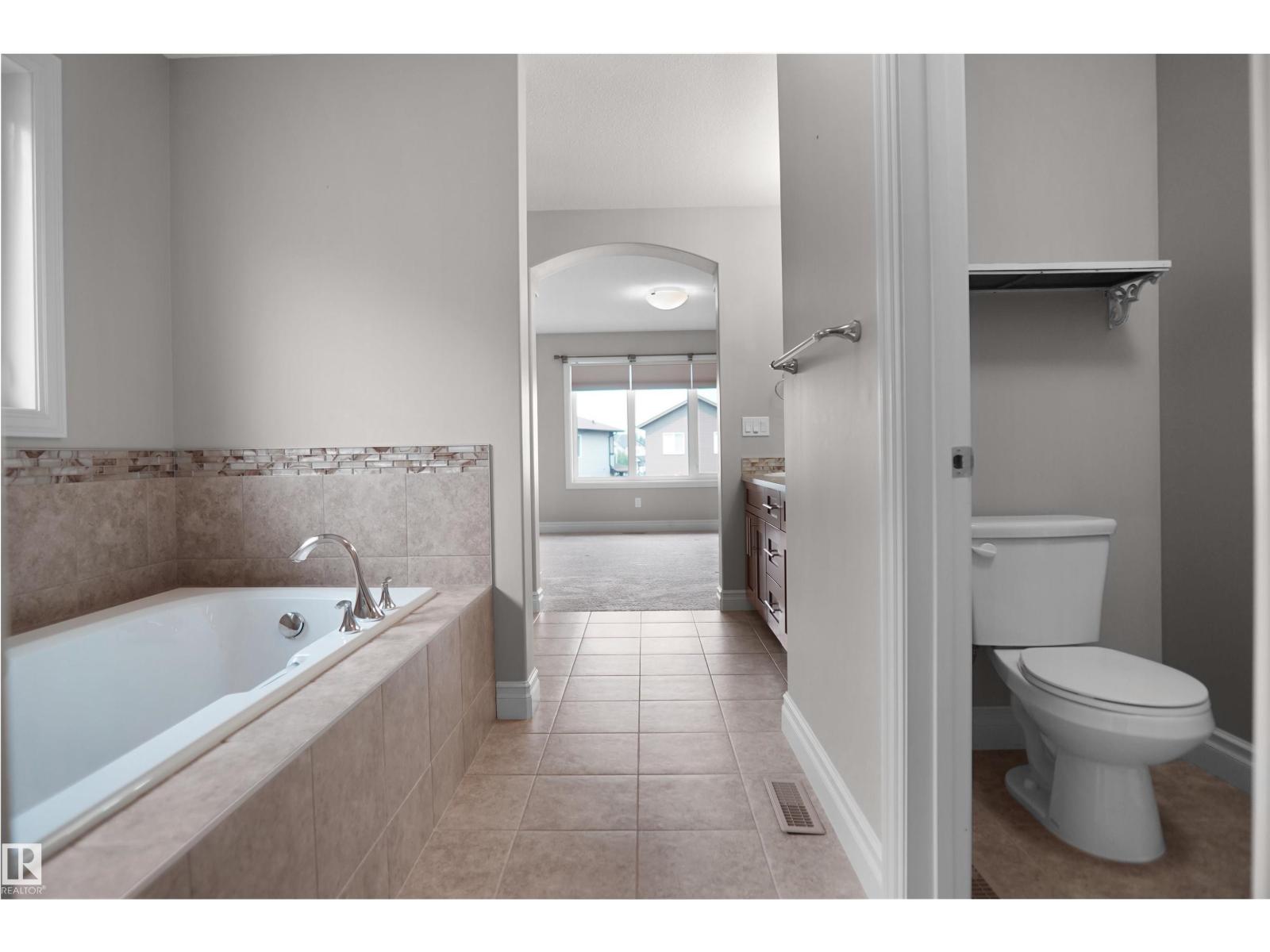 138 HENDERSON LI - Image 36