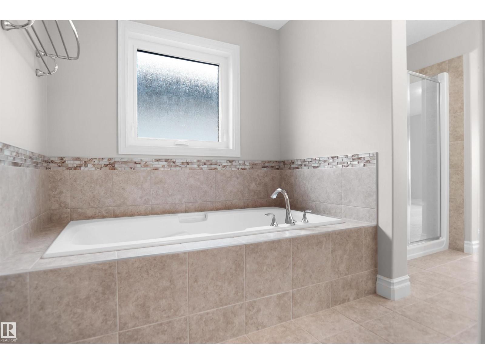 138 HENDERSON LI - Image 37
