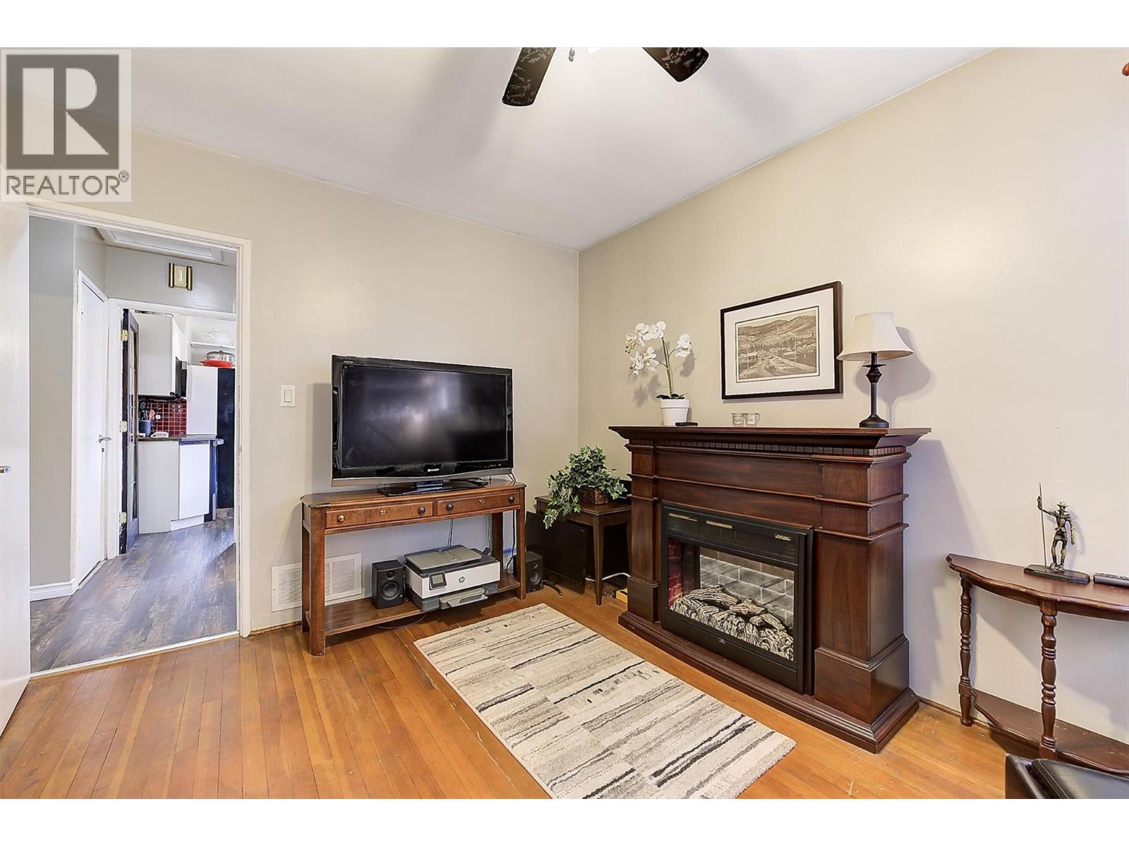 1040 Laurier Avenue - 13